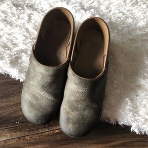 Dansko Distressed Leather Clog Size 41 (11)